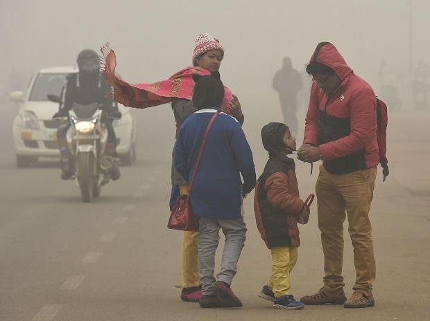 Delhi remains in grip of cold wave
