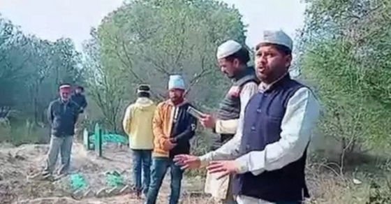 Congress leader visits graveyard to seek citizenship proof from his ancestors in UP