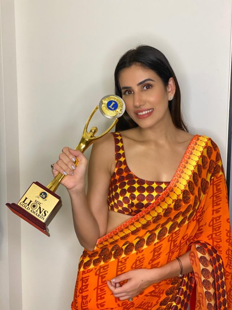 Sonnalli Seygall Receives the ‘Lions Best Fitness Pro Actor of The Year’ Award