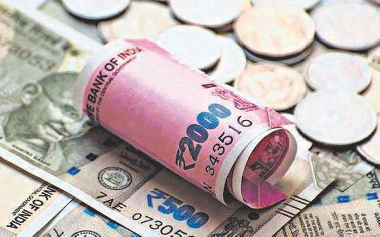 Rupee drops by 6 paise to end at 71.38 on forex outflows