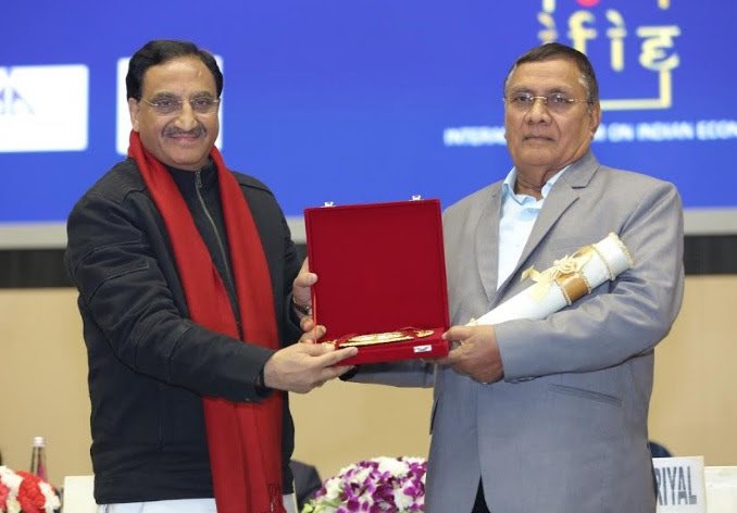 Indraman Singh, Founder of Priyadarshani Schools Wins Indian Achievers Award