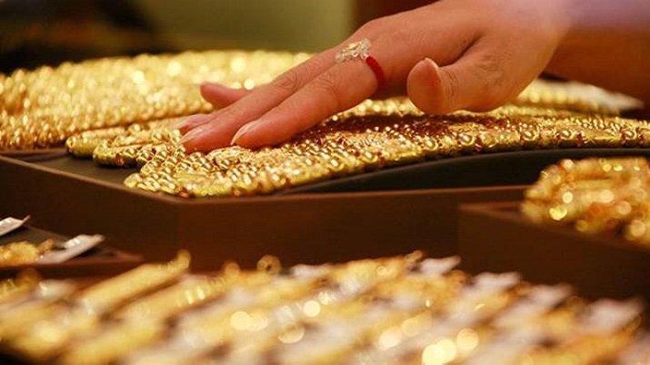 Gold prices zoom Rs 1,155, silver jumps Rs 1,198