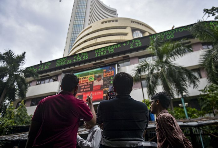 Sensex tumbles over 500 pts in early trade; Nifty slips below 9,200