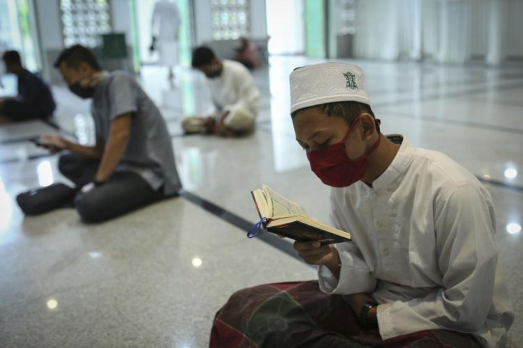 Pandemic brings gloom to Muslims marking month of Ramzan
