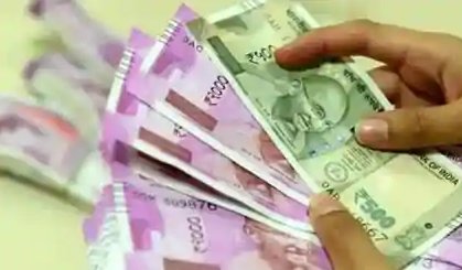 Rupee drops 10 paise to end at 75.56 per dollar