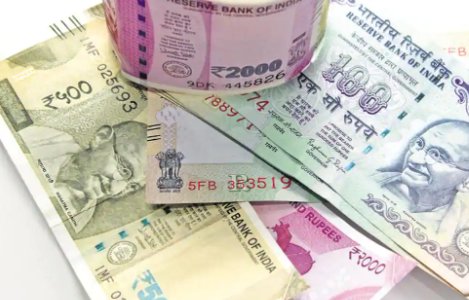 Rupee slips 31 paise to 75.89 against US dollar in early trade
