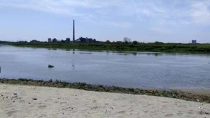 Woman jumps into reservoir with 3 children