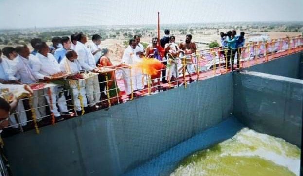 Telangana CM inaugurates Konda Pochamma Sagar reservoir