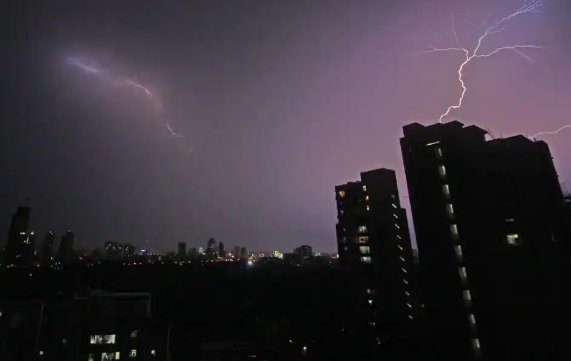 Light showers, thunderstorm in Mumbai, adjoining areas