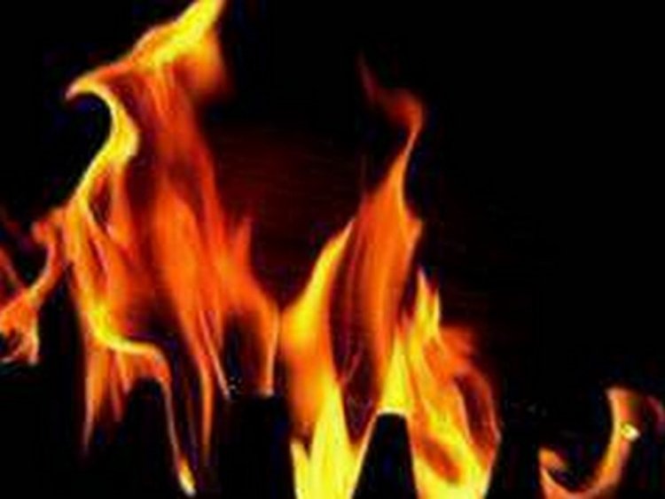 Fire breaks out at shopping complex in Azadpur