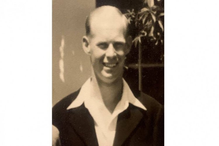 Former NZ cricketer who caught a stray dog in India in 1955 dies at 90