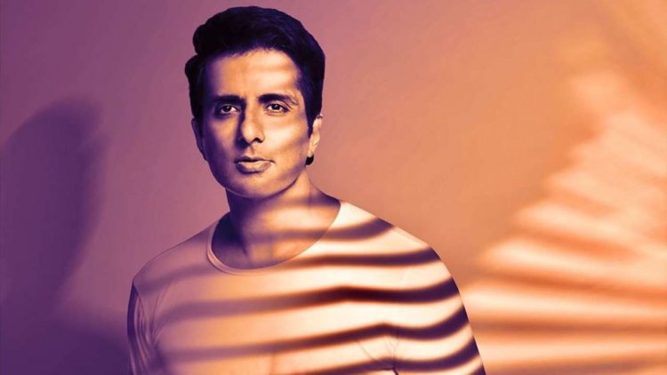 Actor Sonu Sood gives 25,000 face shields for Maha cops
