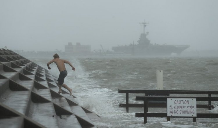 2020's 1st Atlantic hurricane lashes Texas; floods expected