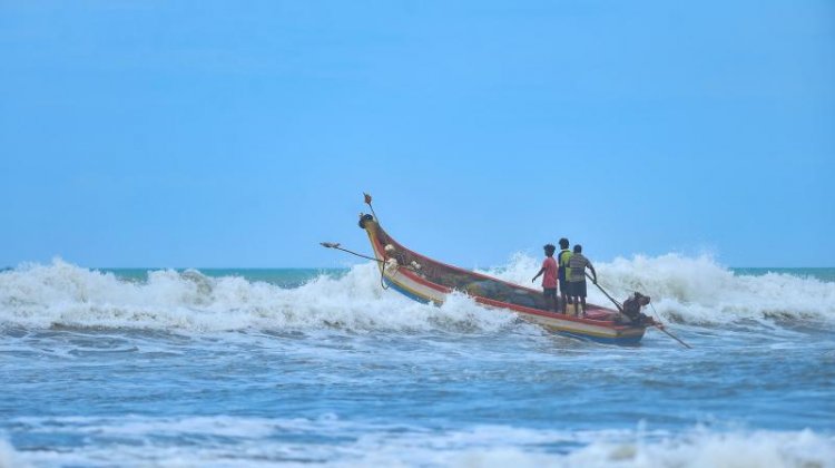 Nine fishermen on sinking boat in TN rescued