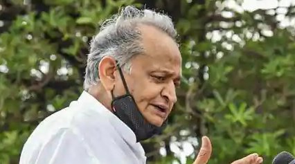 Gehlot reviews COVID situation in state