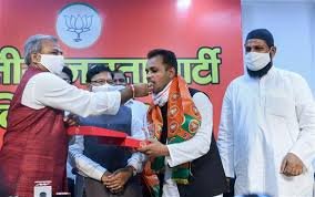 Several Muslims from Shaheen Bagh join Delhi BJP