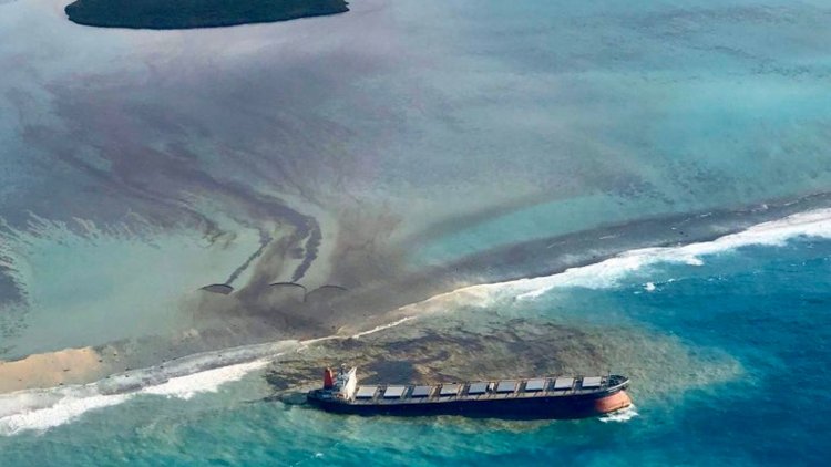 Japan Sends More Aid to Help Clean the Mauritius Oil Spill