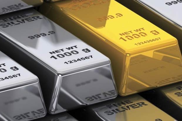 Gold prices decline by Rs 252, silver rises