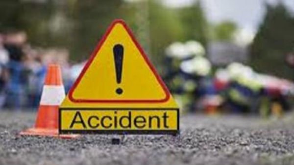 1 killed as truck overturns on Yamuna Expressway