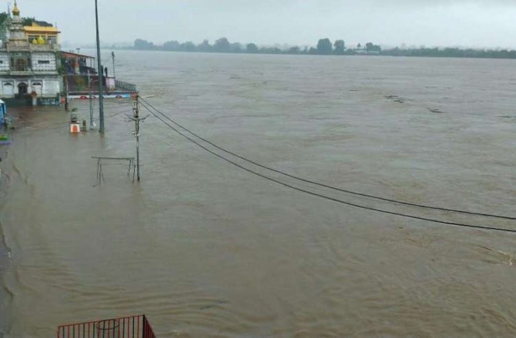 Narmada flowing 8 feet above danger mark in Hoshangabad
