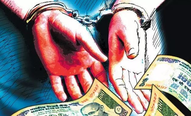 R'than: 3 held for taking bribe