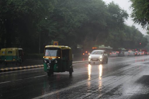 Delhi expected to receive light rain on Saturday