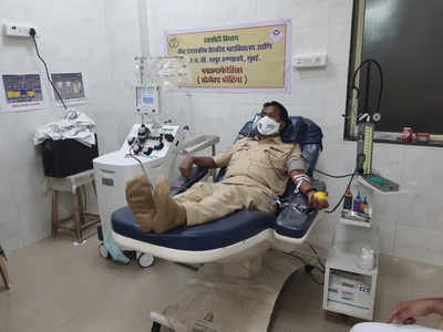 Maha: Cop donates plasma to COVID-19 patient