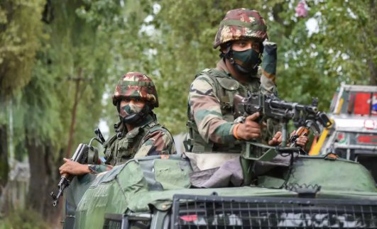 Militants open fire on security forces in J-K's Budgam