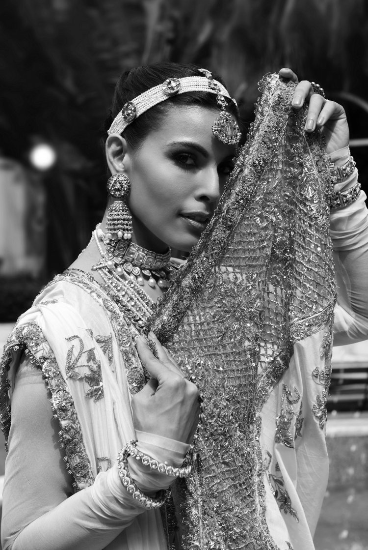 Manish Malhotra And Lakmé Fashion Week Come Together In Support Of Artisans For The Opening Show