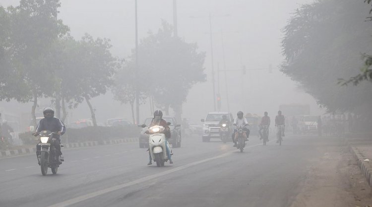 Delhi's air quality continues to be 'very poor'