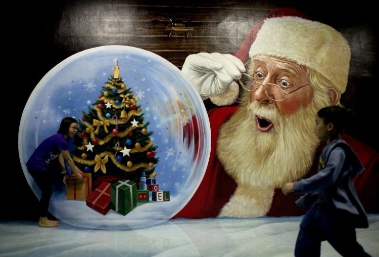 US Pulls Plan To Give Early Vaccine to Santa Claus