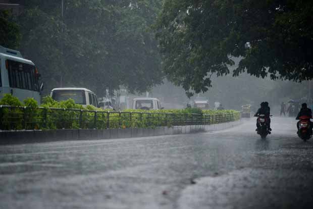 Heavy rains lash Chennai; many roads inundated