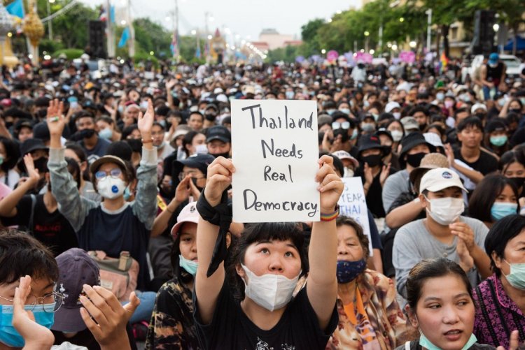 Thai students rally for educational and political reforms
