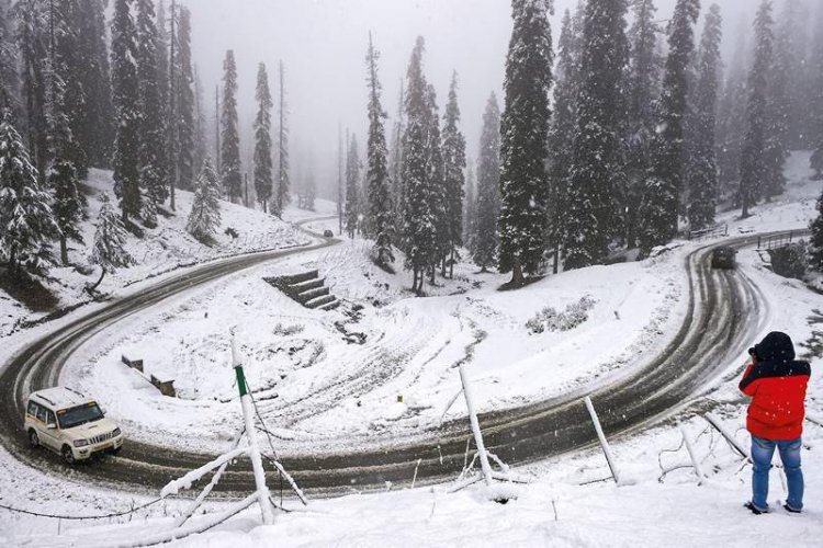 Kashmir Valley receives season's first snowfall