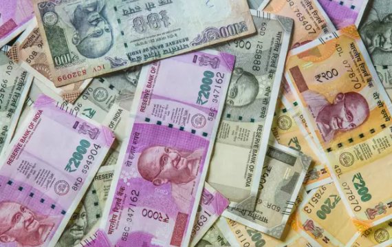 Rupee rises 7 paise to 73.84 against US dollar in early trade
