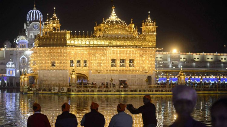Devotees offer prayers at Golden Temple on Guru Nanak Jayanti