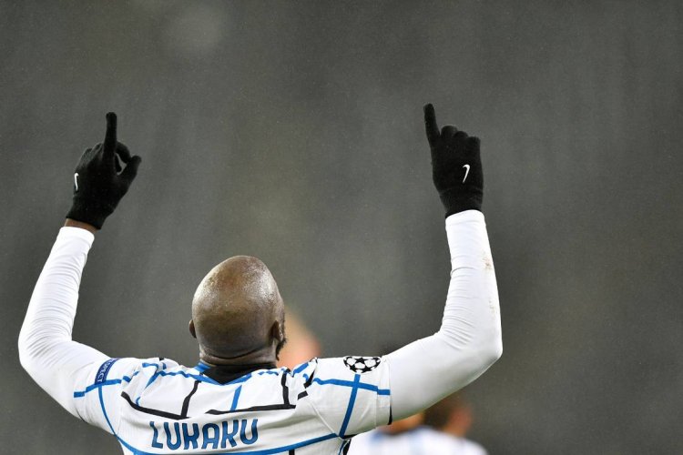 Lukaku fires Inter to 3-2 win over Gladbach to avoid CL exit