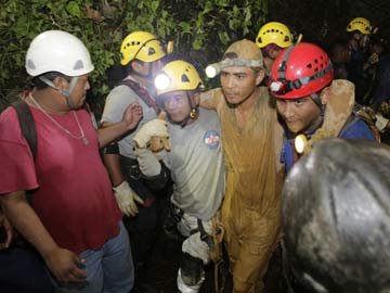 Nicaraguans search for miners buried after mine collapse