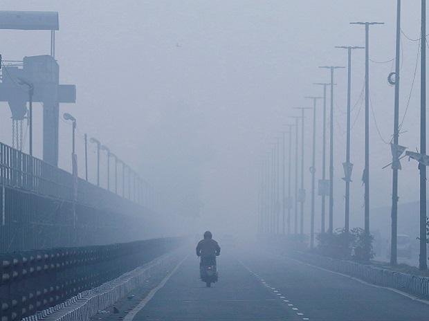 Delhi sees 'moderate' fog, minimum temp dips below 10 degrees Celcius: IMD