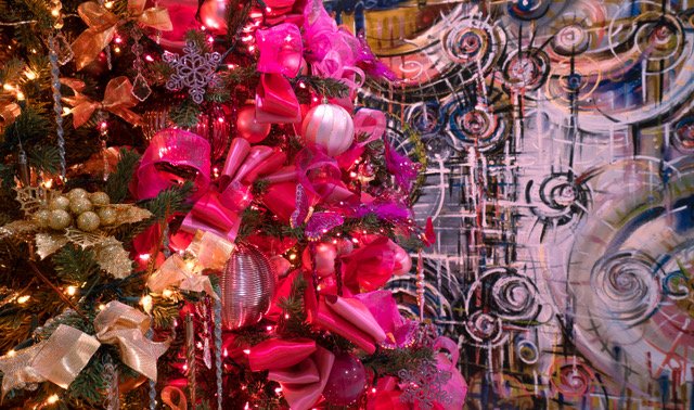 Designer Christmas Tree Honors Lives Lost During Pandemic