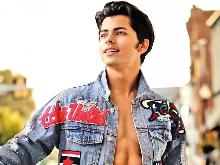 Siddharth Nigam becomes the youngest actor in India to reach 1 million fan fam on YouTube, thanks his fans for the same 
