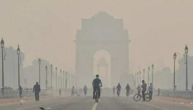 Minimum temperature, air quality dips in Delhi; dense fog envelops city