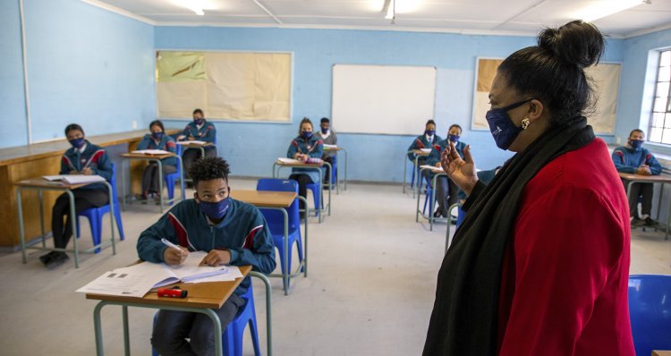 Amid COVID-19 surge, South Africa delays reopening schools