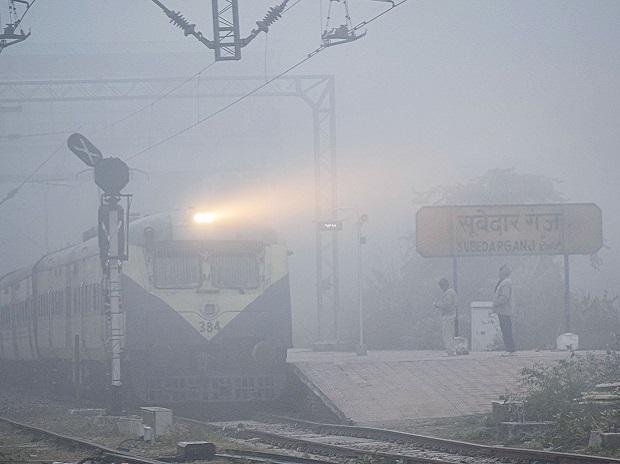Zero visibility in parts of Delhi due to very dense fog, traffic affected