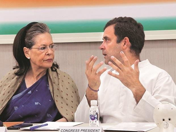 Govt showed shocking insensitivity on farmers' issue: Sonia Gandhi at CWC