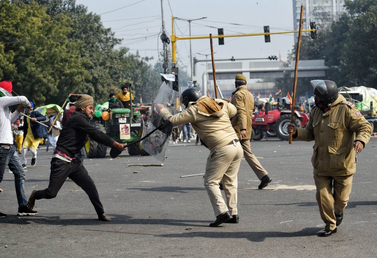 Traffic affected at ITO, several roads closed as retired Delhi cops protest