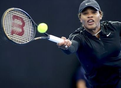 Serena visits zoo; Djokovic finally on court in Australia