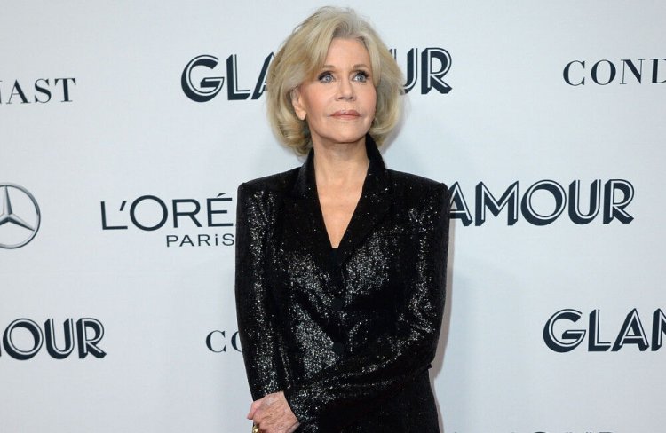 Jane Fonda receives COVID-19 vaccine