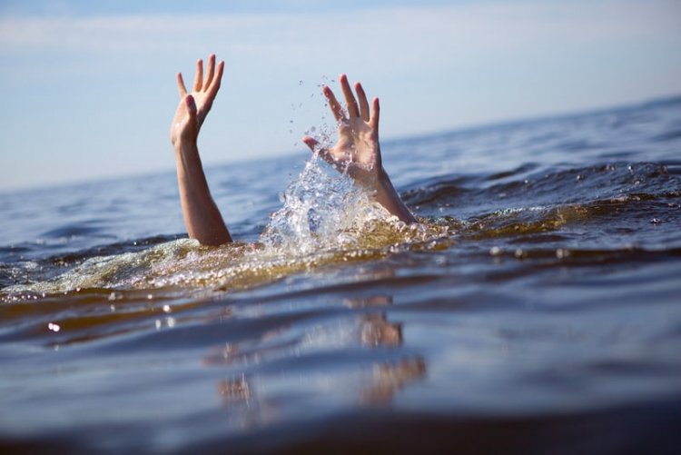 Couple drowns while crossing river in UP